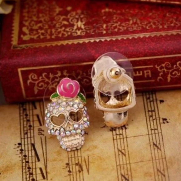 NWT Sugar Skull Day of the Dead Stud Earrings! - Picture 2 of 3